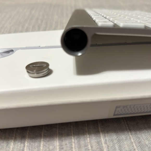 Apple Wireless Keyboard Model No. A1314 - Picture 11 of 12